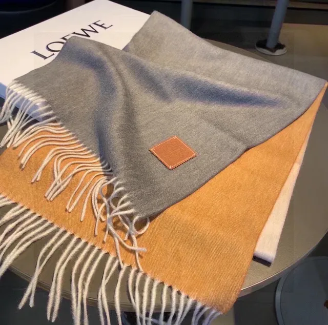 Loewe Anagram Bufanda Gris Beige Tejido Blend Bordes con Flecos Bufanda de Cachemira 6