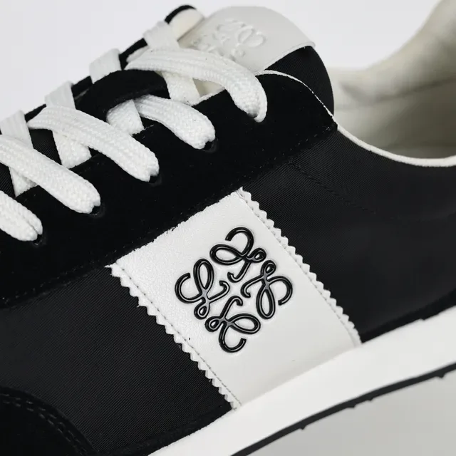 Loewe Flow Runner Preto e Branco Lifestyle Sneakers 6