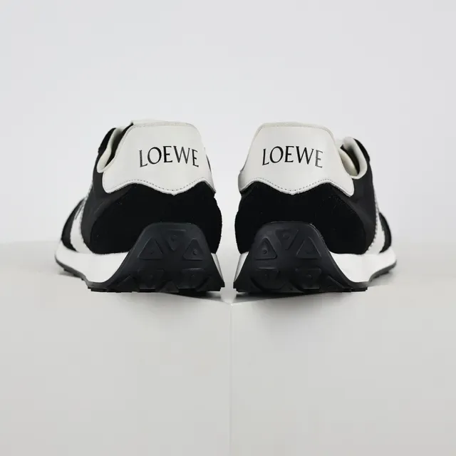 Loewe Flow Runner Preto e Branco Lifestyle Sneakers 8