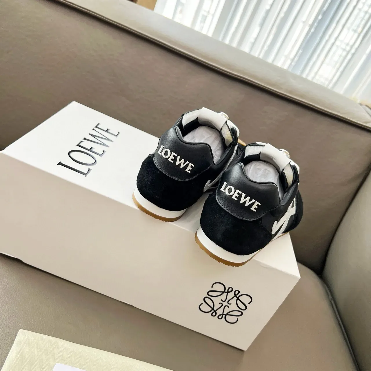 Loewe Flow Runner أسود أبيض بيج أسلوب الحياة رياضي 2