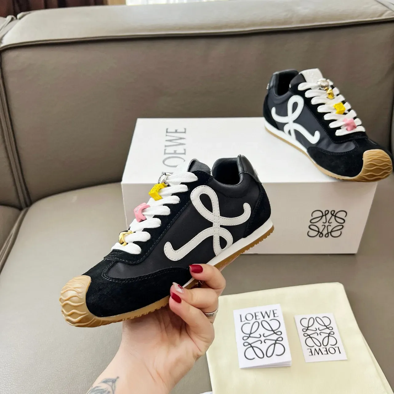 Loewe Flow Runner أسود أبيض بيج أسلوب الحياة رياضي 3