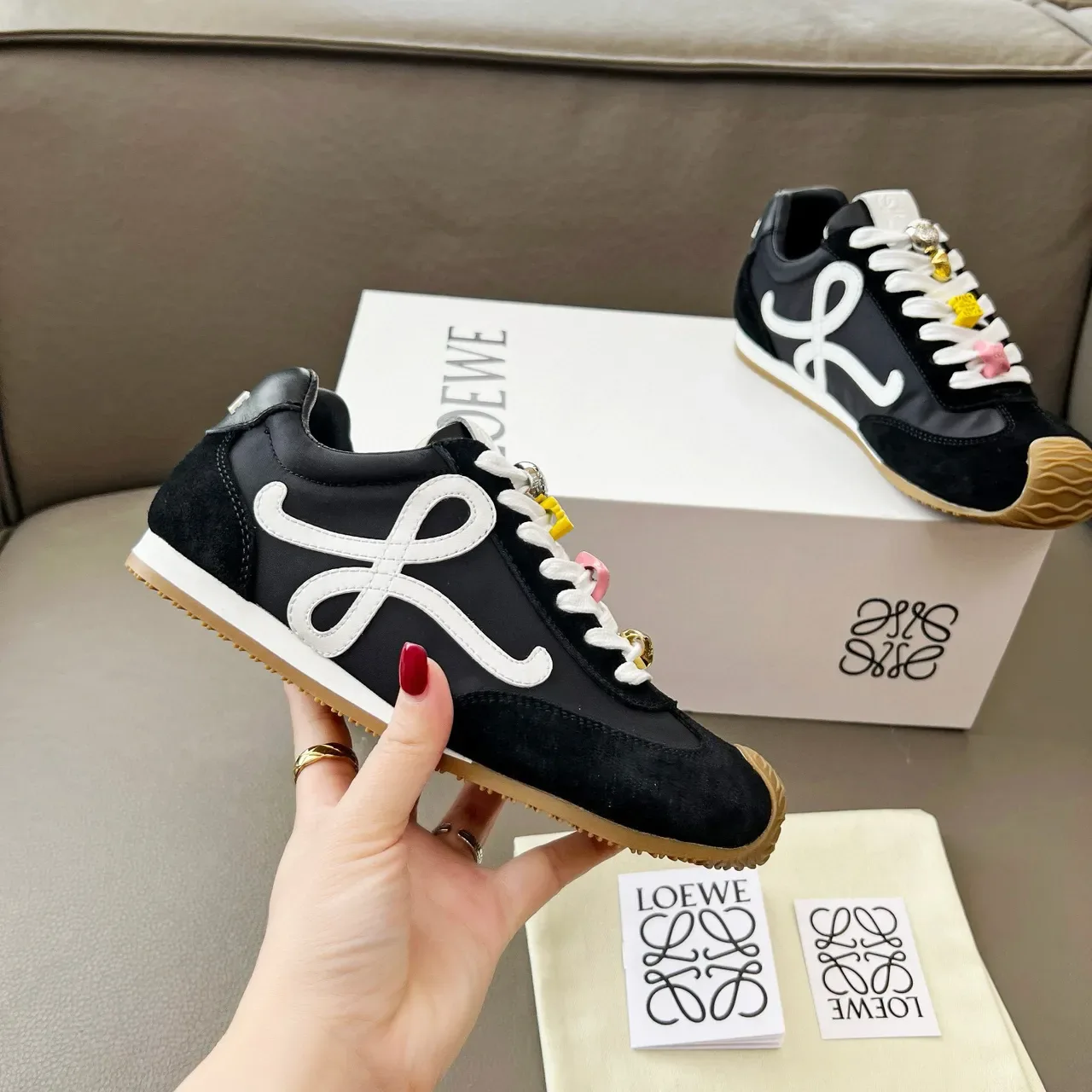 Loewe Flow Runner أسود أبيض بيج أسلوب الحياة رياضي 4