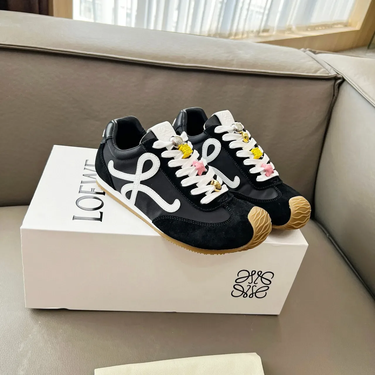 Loewe Flow Runner أسود أبيض بيج أسلوب الحياة رياضي 5