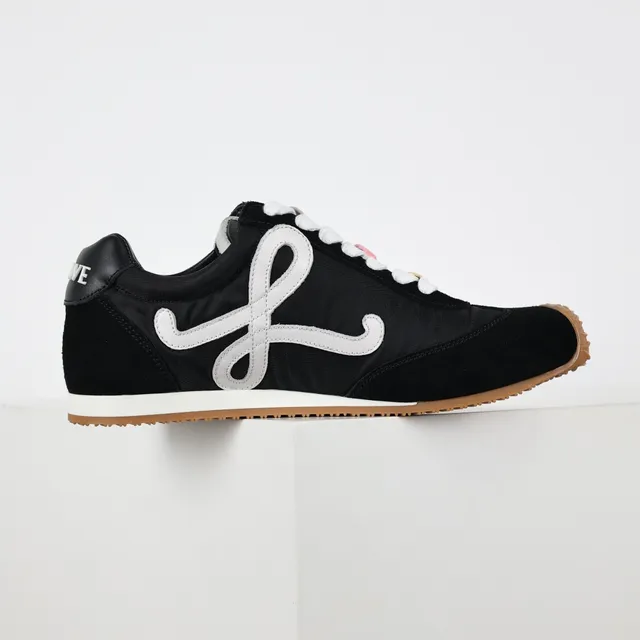 حذاء سنيكرز لايف ستايل Loewe Flow Runner أسود وأبيض بنعل مطاطي 7