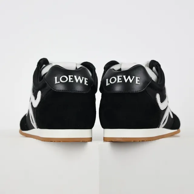 حذاء سنيكرز لايف ستايل Loewe Flow Runner أسود وأبيض بنعل مطاطي 8