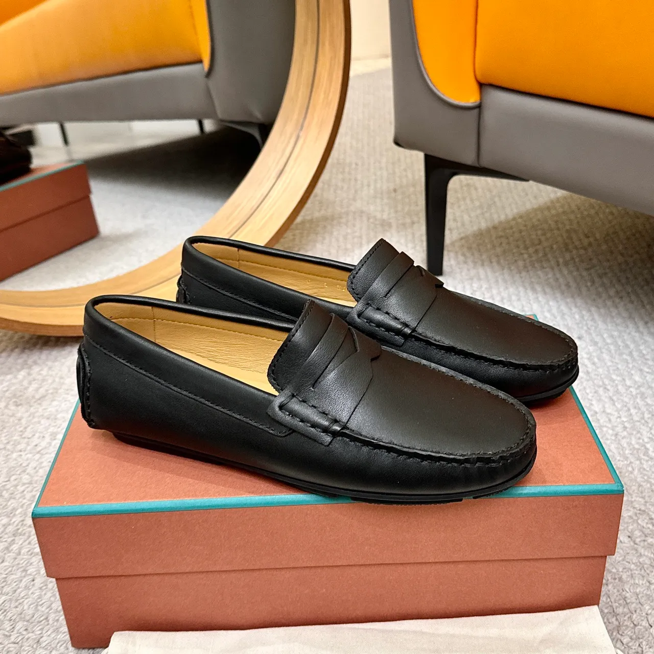 Loro Piana 12 Dots Walk Penny Loafer en Cuir Noir 4