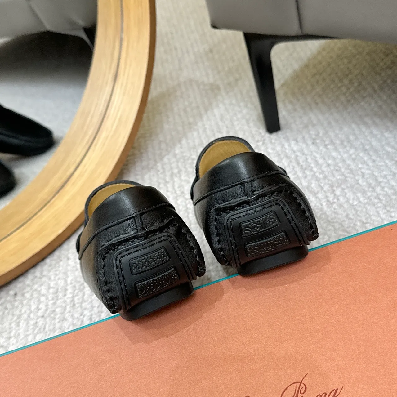 Loro Piana 12 Dots Walk Penny Loafer en Cuir Noir 9