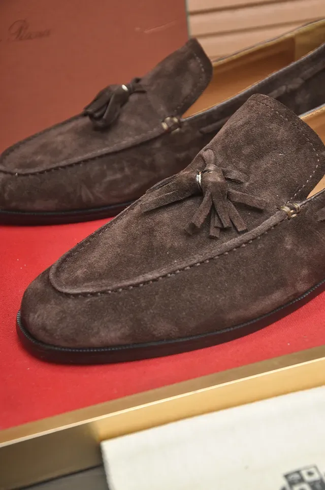 Loro Piana Mocassins de Camurça Marrom Tassel 2