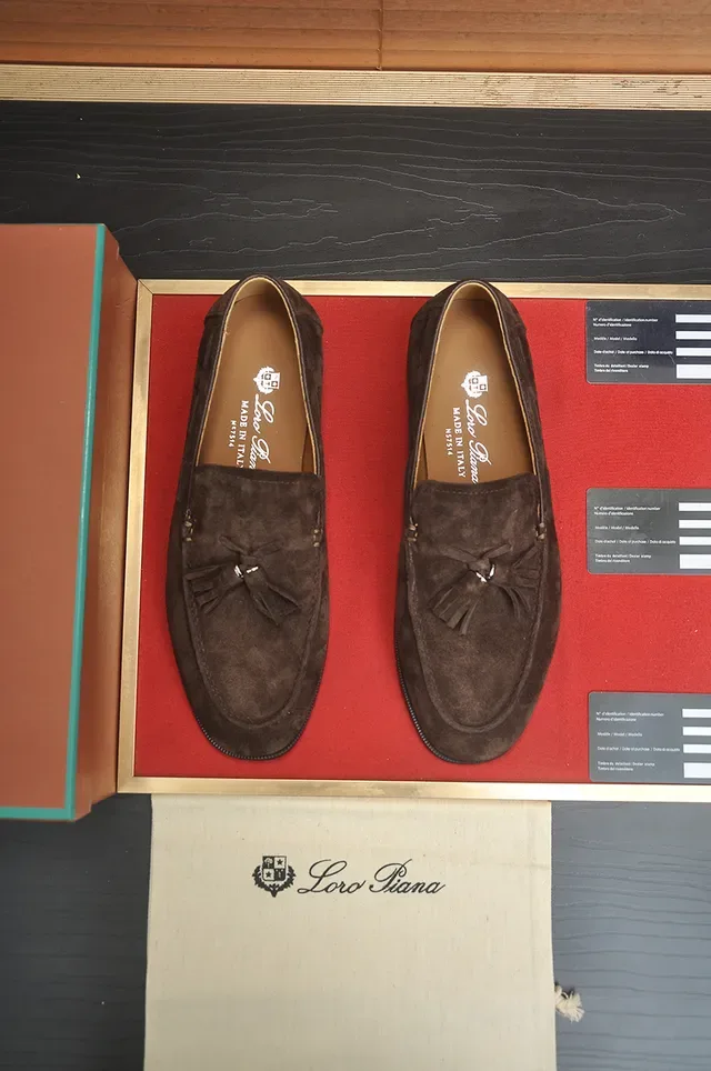 Loro Piana Mocassins de Camurça Marrom Tassel 5