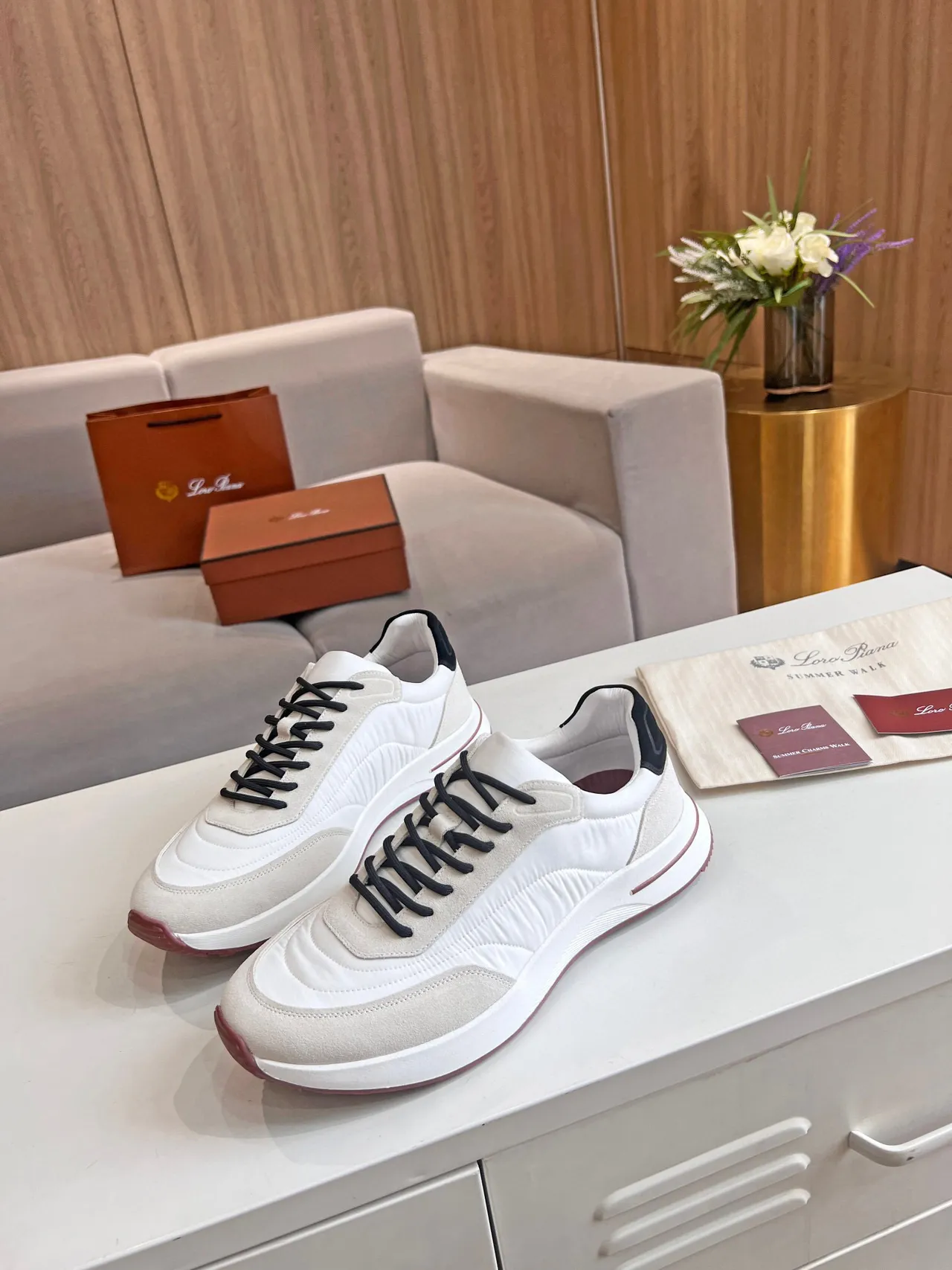 Loro Piana সাদা বেইজ মিক্সড-ম্যাটেরিয়াল আপার কালো কনট্রাস্ট লেস এবং হিল ট্যাব লাইফস্টাইল স্নিকার্স 4