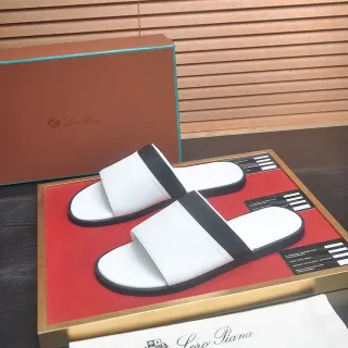 Loro Piana Chinelos Brancos e Pretos Minimalistas de Duas Tiras