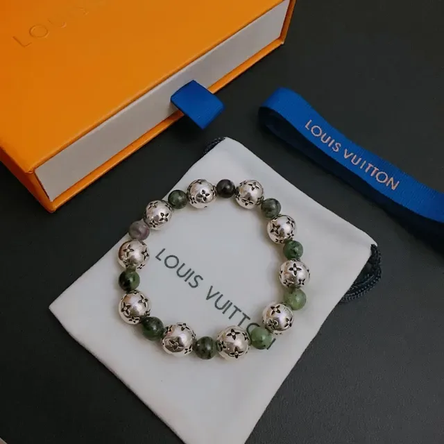 Louis Vuitton سوار من المعدن والحجر المزخرف بنقش الزهور والخرز 3