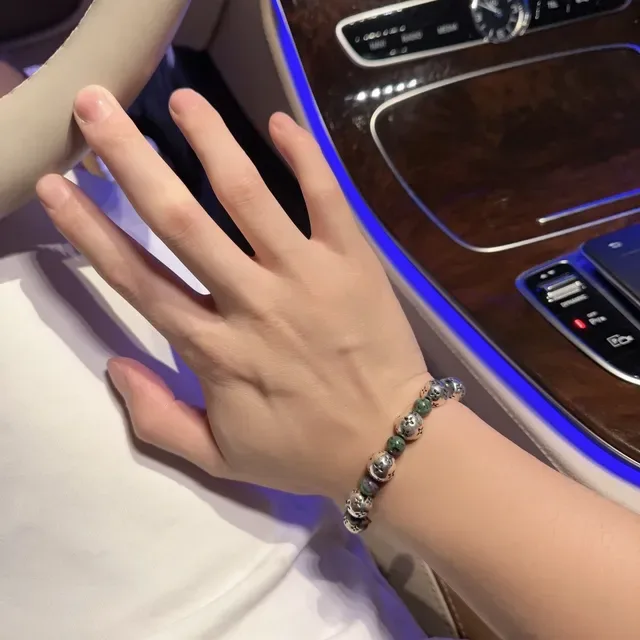 Louis Vuitton سوار من المعدن والحجر المزخرف بنقش الزهور والخرز 4