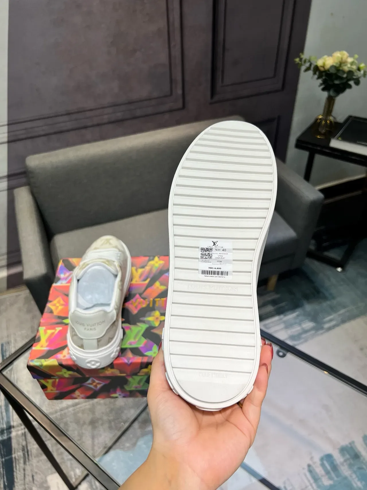 Louis Vuitton Tênis lifestyle bege com monograma dourado de canvas low-top 6
