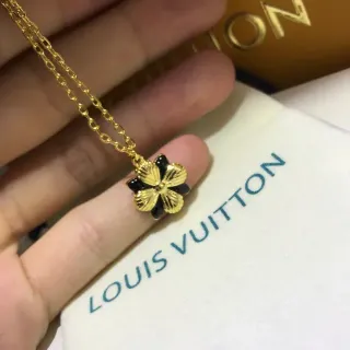 Louis Vuitton Colar com Pingente Floral Preto e Dourado