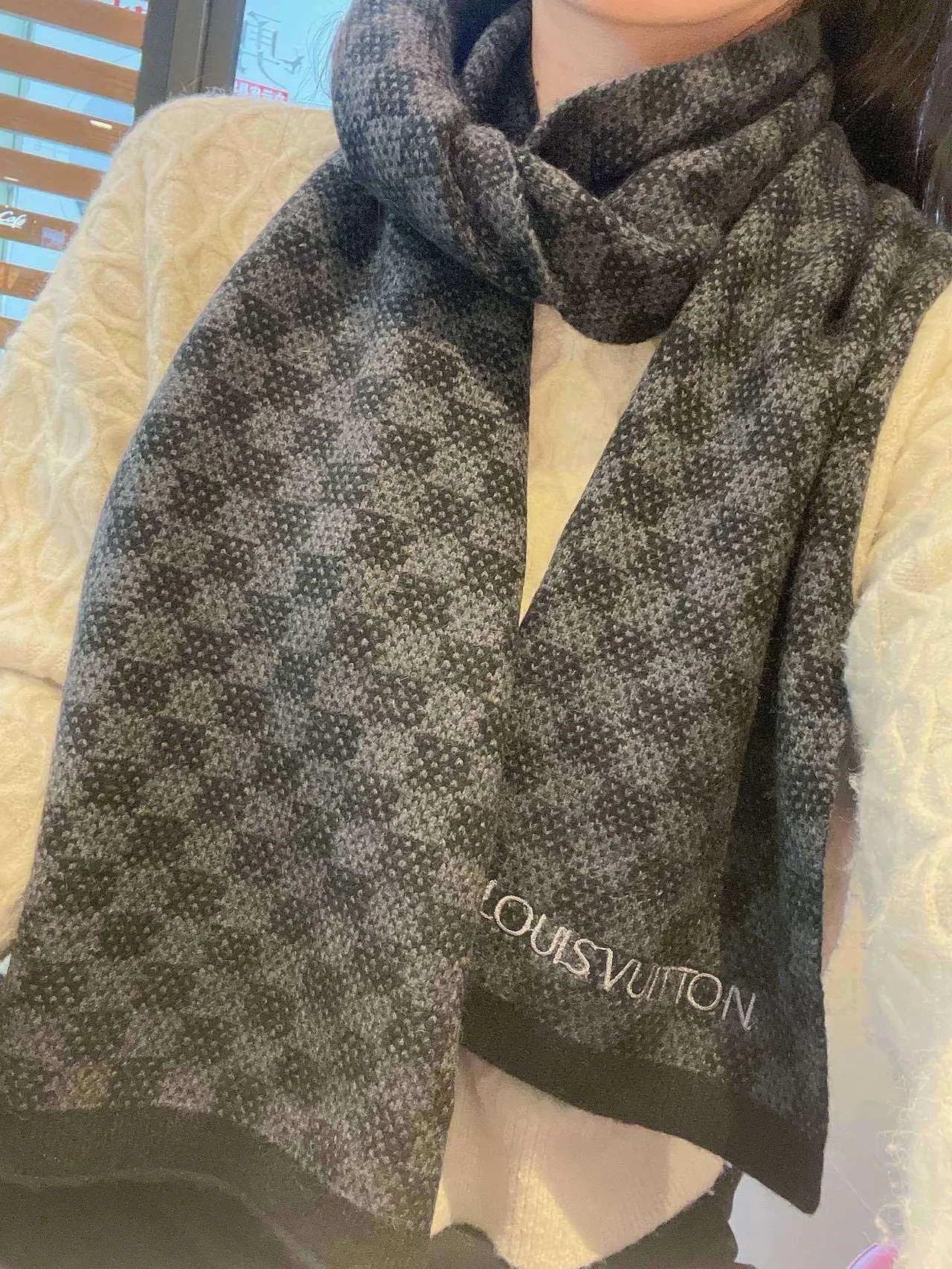 Louis Vuitton Bufanda de Cachemira Negro y Gris con Patrón Micro-Check Tejida 2