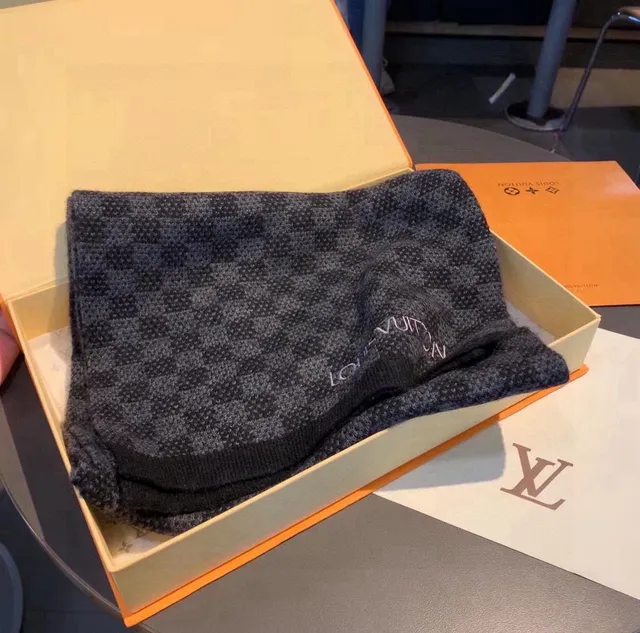 Louis Vuitton Bufanda de Cachemira Negro y Gris con Patrón Micro-Check Tejida 4
