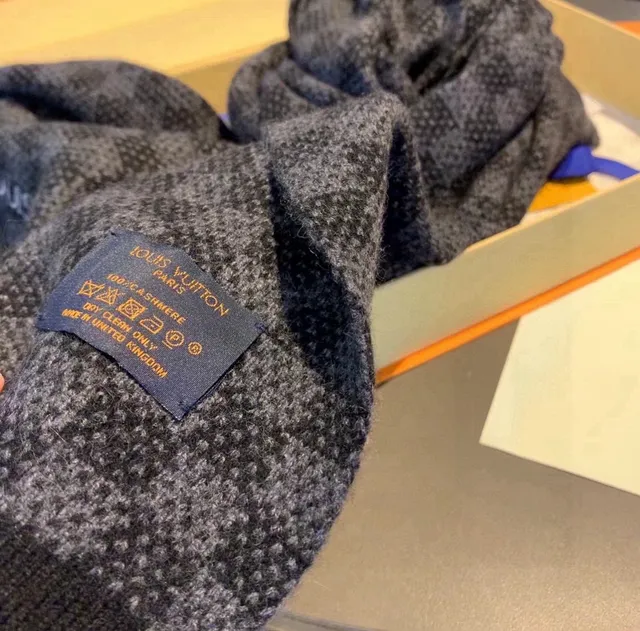 Louis Vuitton Bufanda de Cachemira Negro y Gris con Patrón Micro-Check Tejida 9