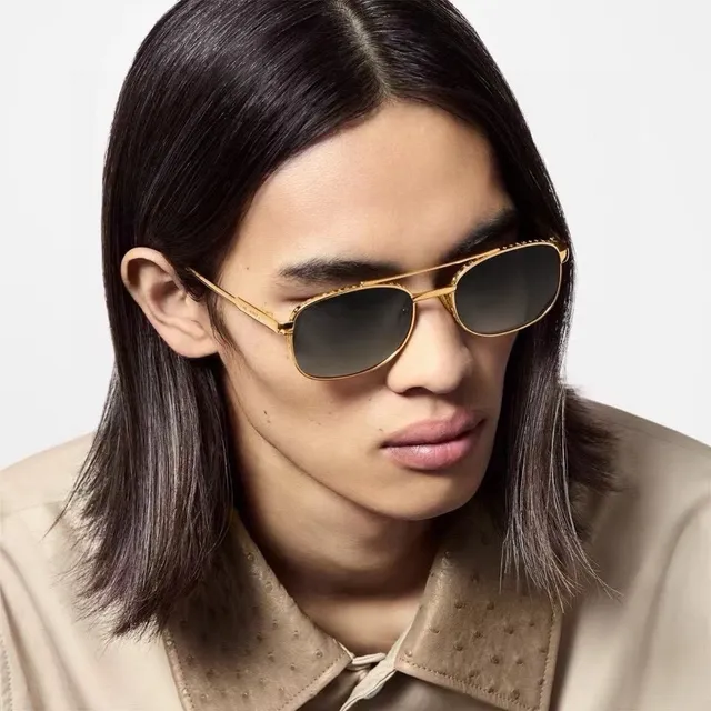 Louis Vuitton Lunettes de soleil à monture en métal noir dégradé marron 2