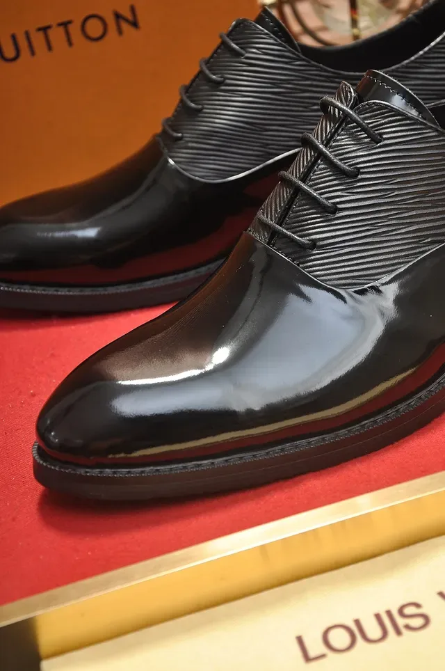 Louis Vuitton কালো প্যাটেন্ট ক্যাপ টো রিবড অক্সফোর্ড জুতো 2
