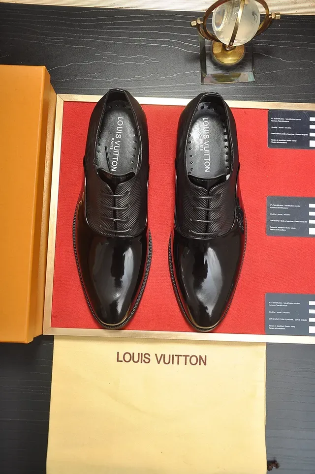 Louis Vuitton কালো প্যাটেন্ট ক্যাপ টো রিবড অক্সফোর্ড জুতো 5