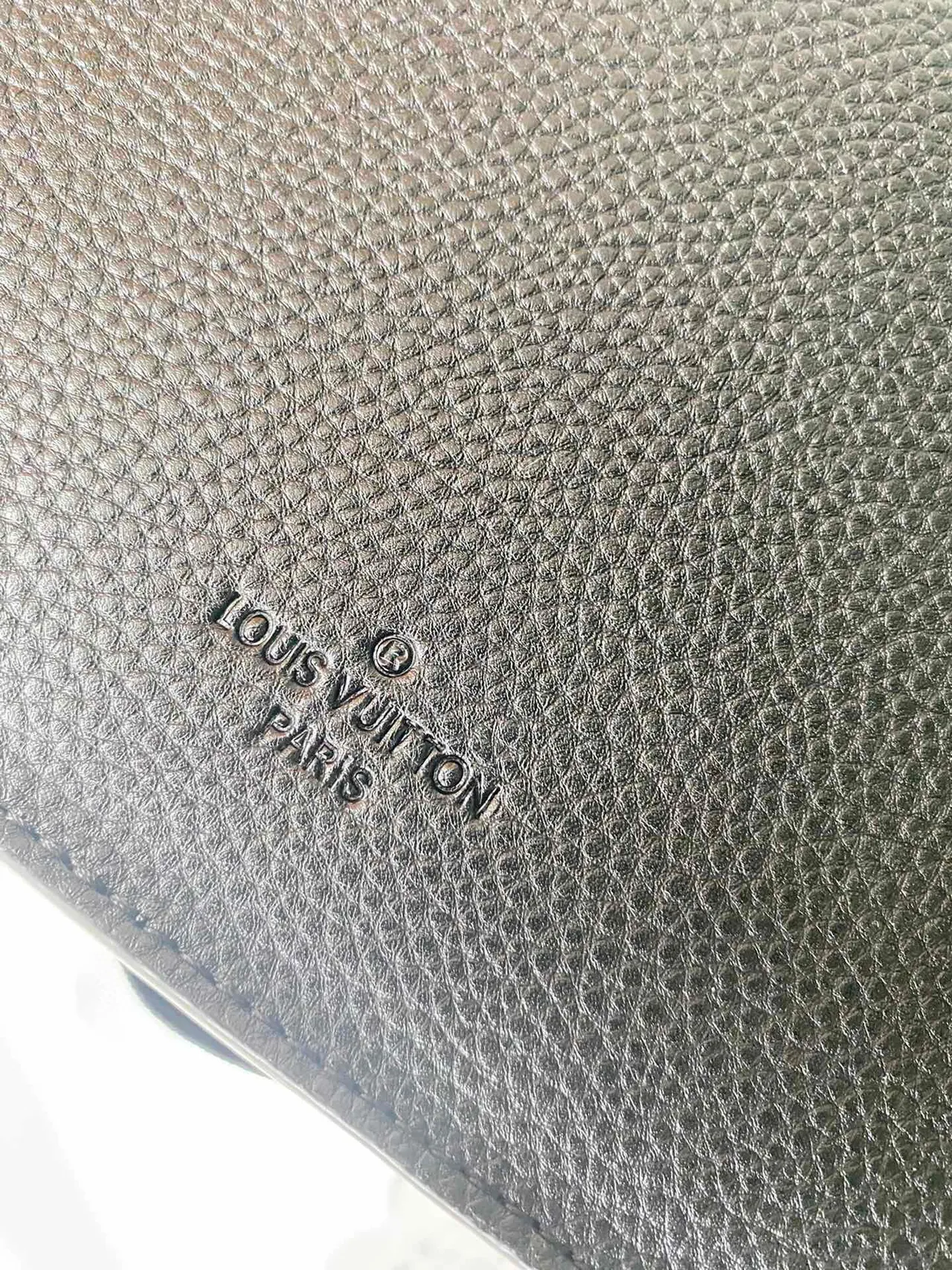 Louis Vuitton Negro Cuero Pebbled Monograma Embossed Bolso de Cintura de Moda 3