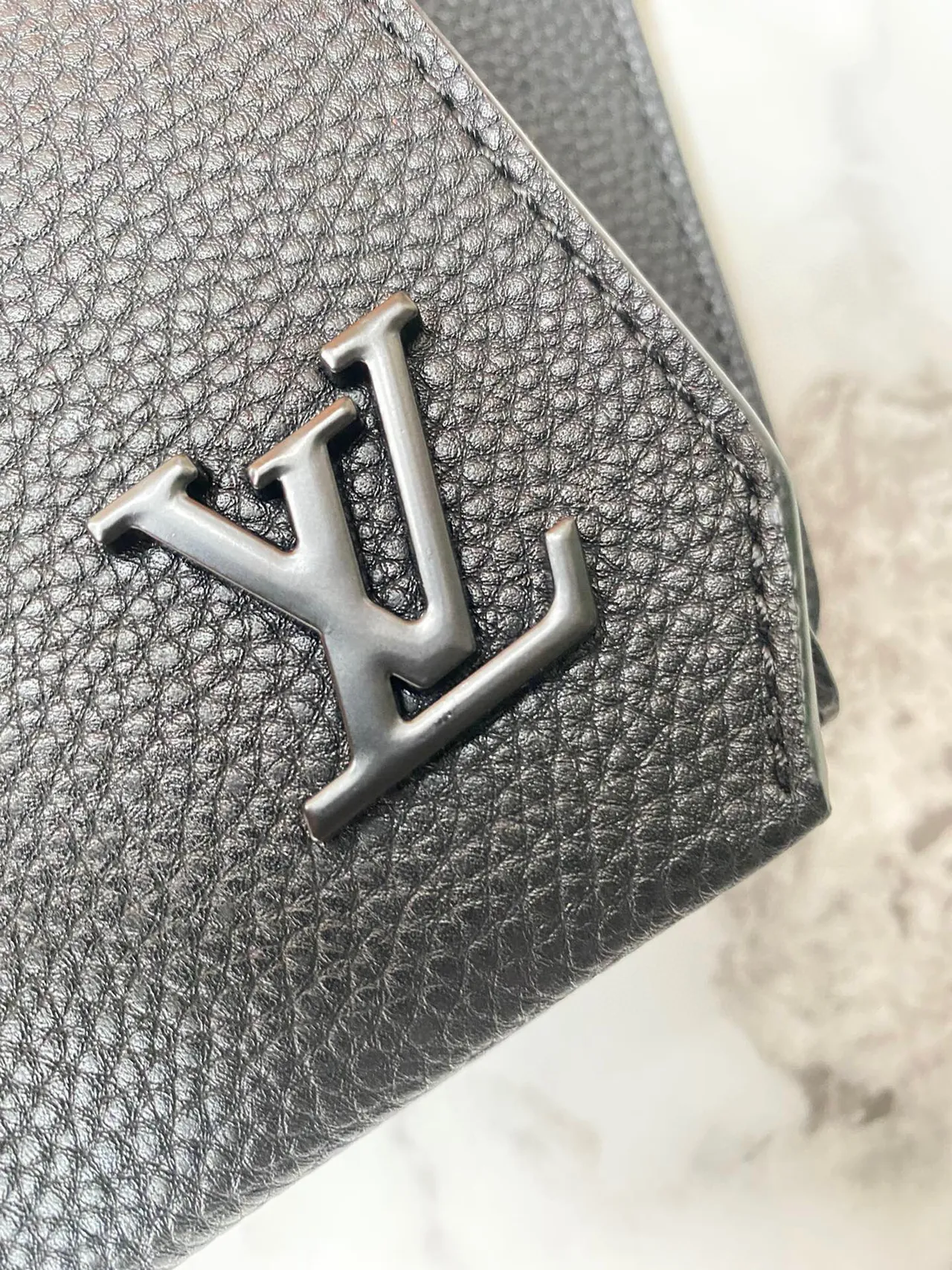 Louis Vuitton Negro Cuero Pebbled Monograma Embossed Bolso de Cintura de Moda 9