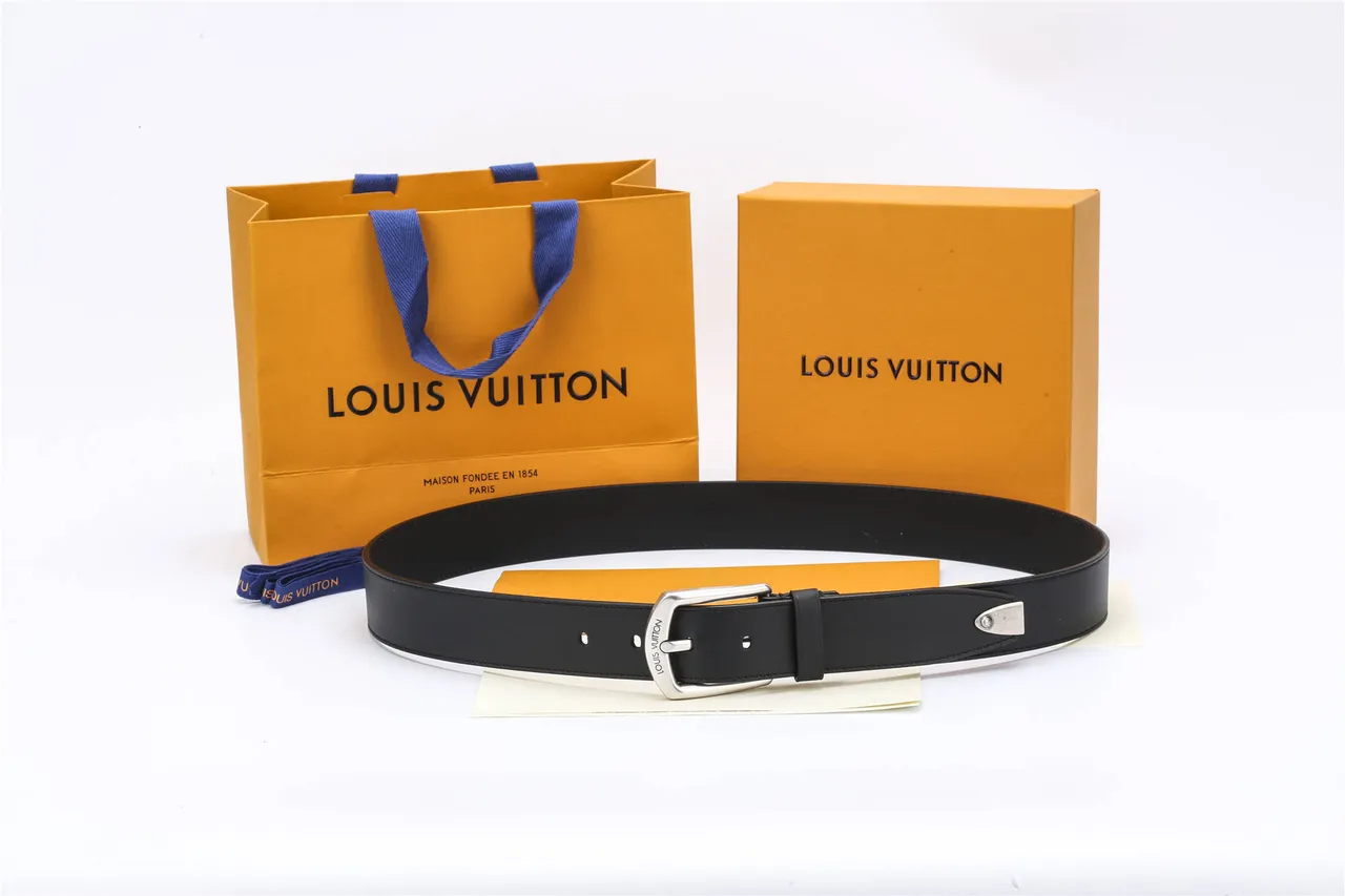 Louis Vuitton Ceinture en cuir noir argenté avec détails de couture lisse 2