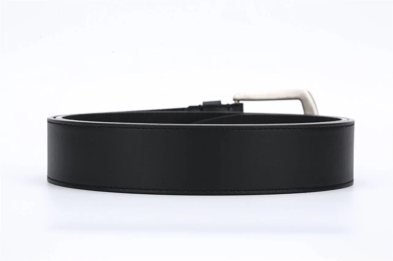 Louis Vuitton Ceinture en cuir noir argenté avec détails de couture lisse 4