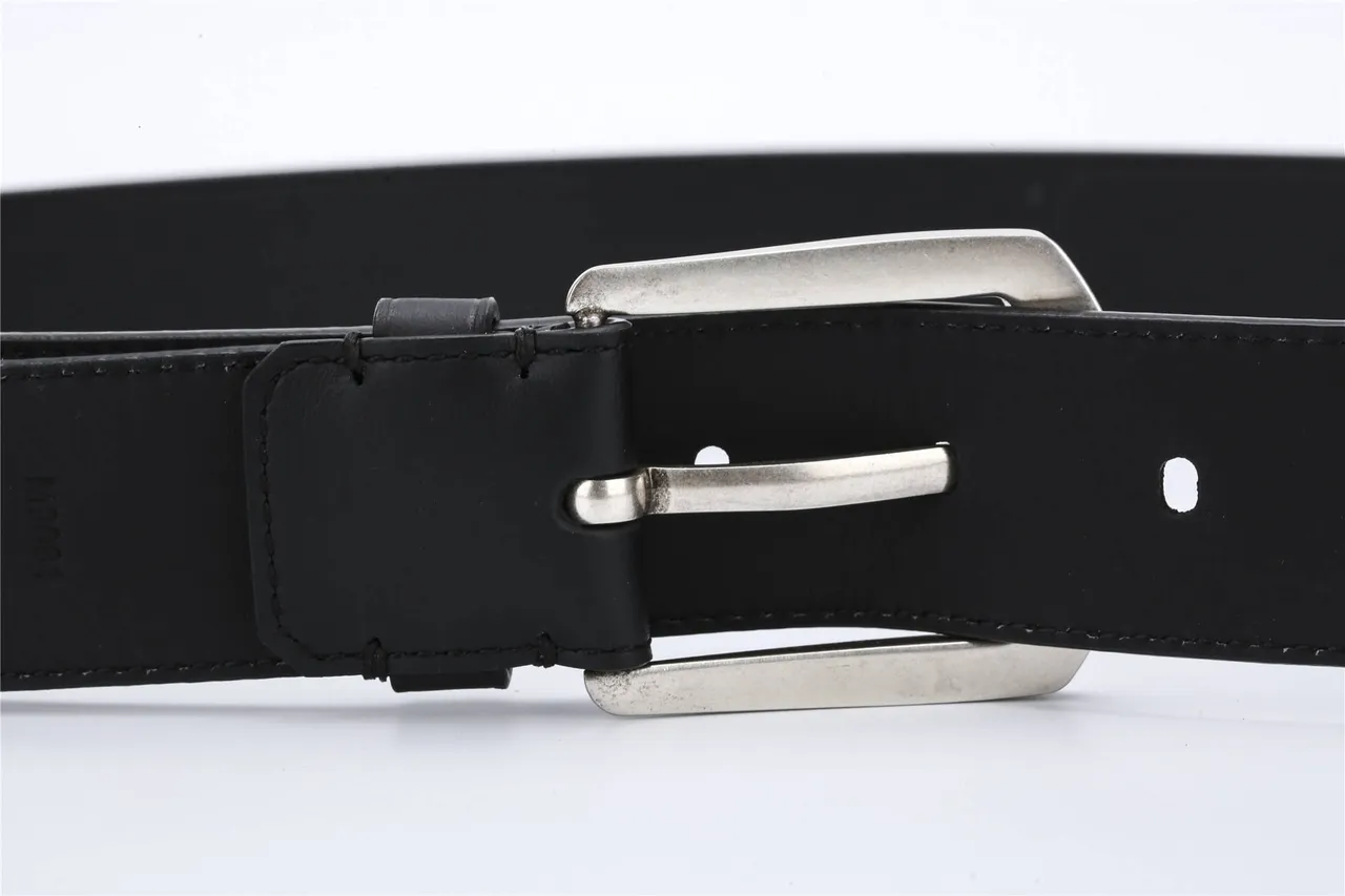 Louis Vuitton Ceinture en cuir noir argenté avec détails de couture lisse 6