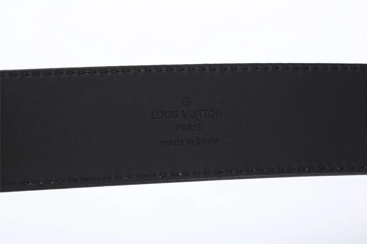 Louis Vuitton Ceinture en cuir noir argenté avec détails de couture lisse 8