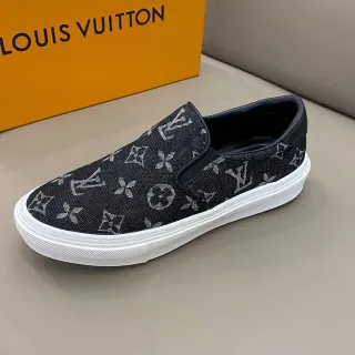 Louis Vuitton Tênis lifestyle preto e branco slip-on com estampado Monogram