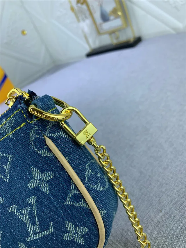 Louis Vuitton Bolso con correa de cadena Monogram de denim azul dorado 4