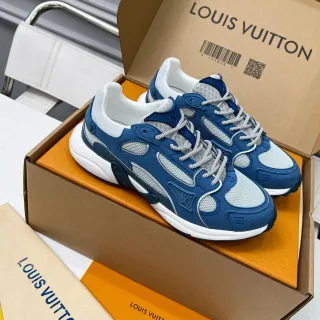 Louis Vuitton Zapatillas Lifestyle Azul Gris Con Capa De Malla Y Ante Superior Suela Media Blanca Esculpida