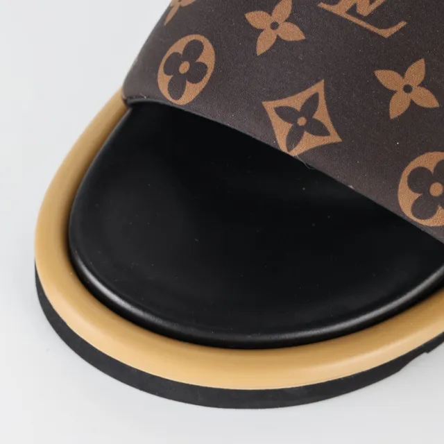 Louis Vuitton বাদামী বেইজ মোনোগ্রাম ক্যানভাস স্ট্র্যাপ কালো ফুটবেড স্লিপার 5