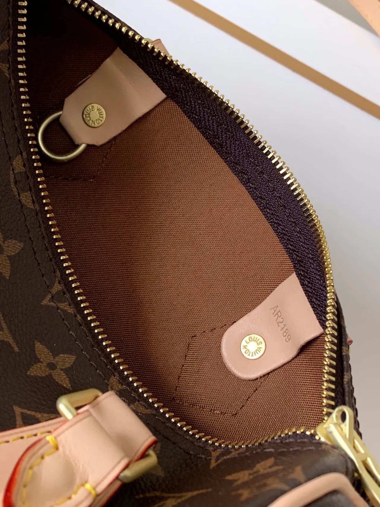 Louis Vuitton বাদামি বেইজ মোনোগ্রাম ক্যানভাস ট্যান চামড়া ট্রিম বোস্টন ব্যাগ 6