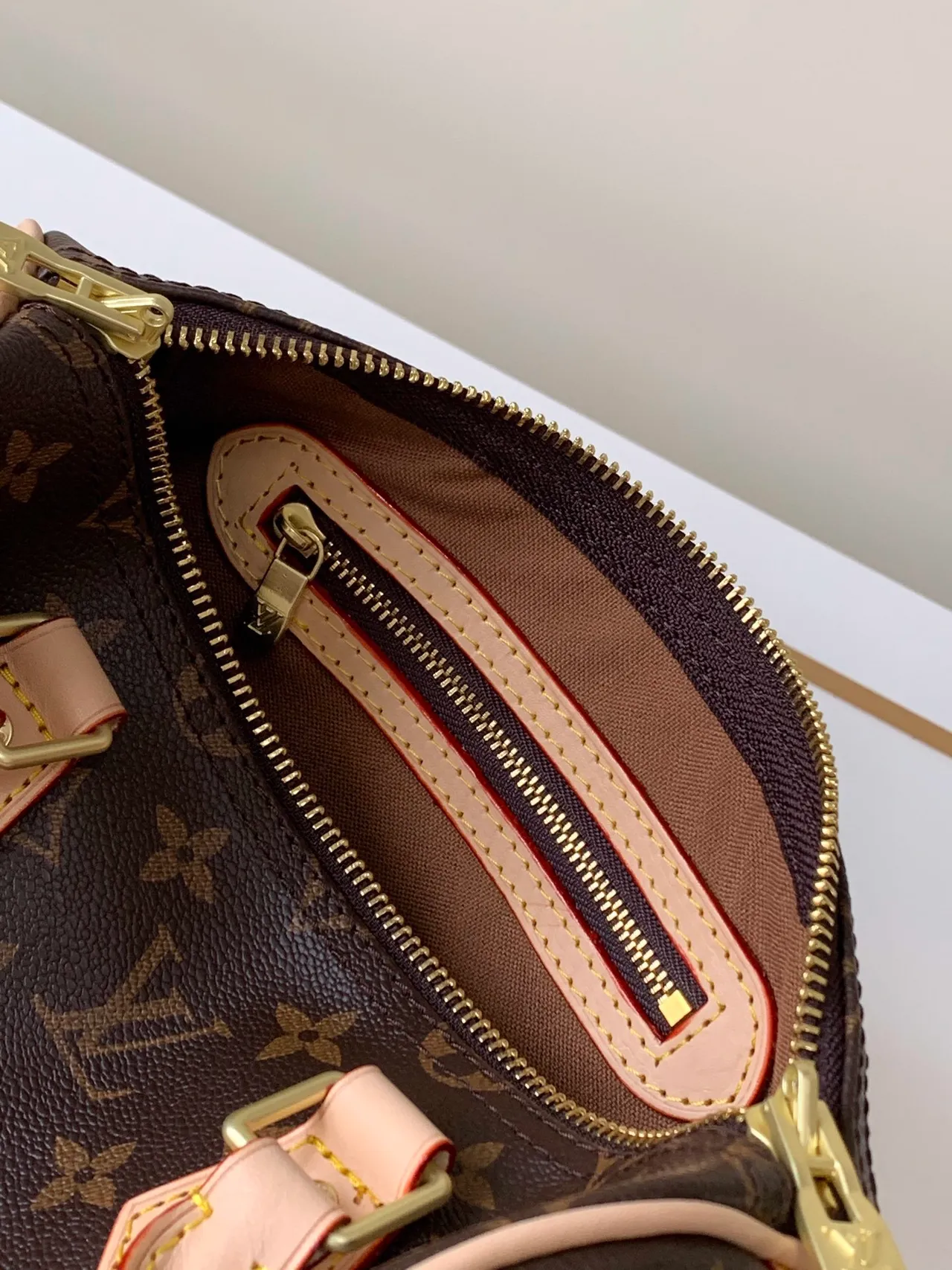 Louis Vuitton বাদামি বেইজ মোনোগ্রাম ক্যানভাস ট্যান চামড়া ট্রিম বোস্টন ব্যাগ 7