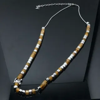 Louis Vuitton বাদামী রূপালী মোতি সজা মোনোগ্রাম অ্যাকসেন্টেড হার