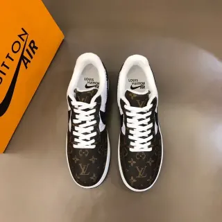 Louis Vuitton Marrón Blanco Monogram Canvas Cuello Plush Estilo de Vida Sneakers