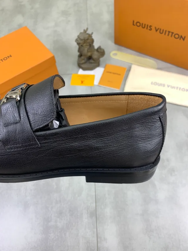 Louis Vuitton Buckle Loafer Noir Cuir Texturé Loafer 2