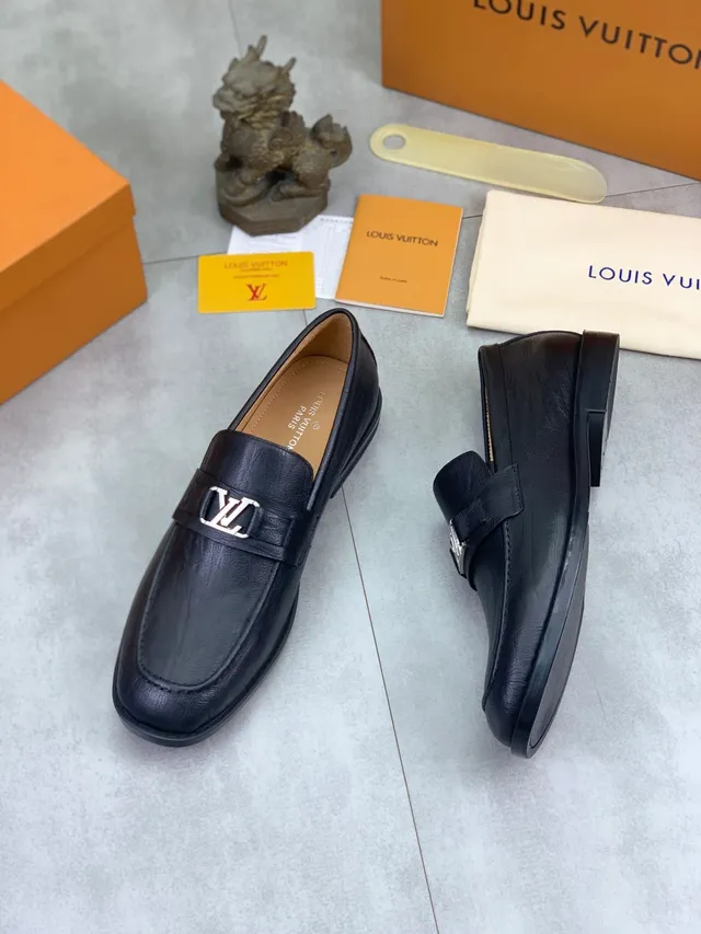 Louis Vuitton Buckle Loafer Noir Cuir Texturé Loafer 4