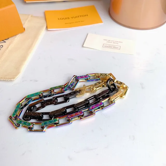 Louis Vuitton Collier Chaîne Iridescent Arc-en-ciel 3