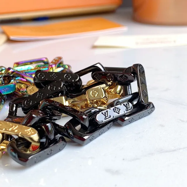Louis Vuitton Collier Chaîne Iridescent Arc-en-ciel 6