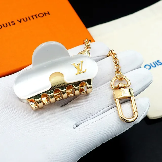حقيبة كروس بودي لويس فيتون Cloud Clip راتنج أبيض وذهبي لؤلؤي 12