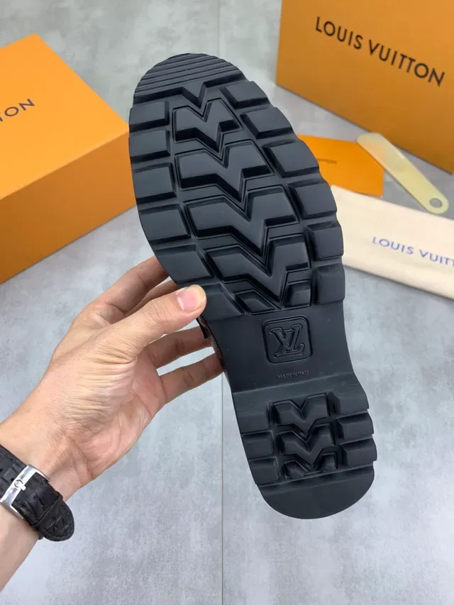 Louis Vuitton Damier Check Mocassin à Bride Cuir Patent 3