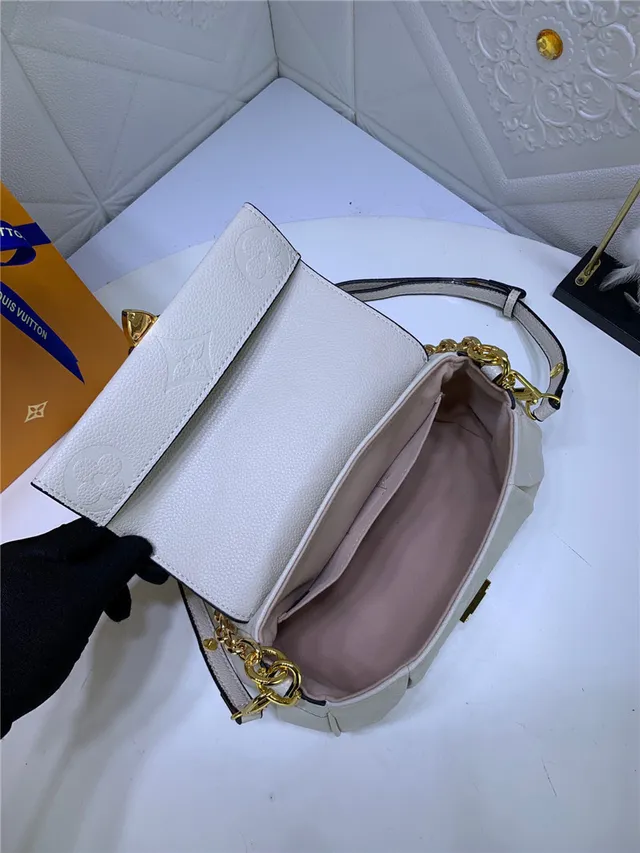 Louis Vuitton Dauphine Noir Monogramme embossé Sac à chaîne 2
