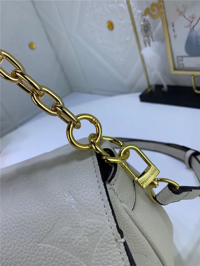 Louis Vuitton Dauphine Noir Monogramme embossé Sac à chaîne 4