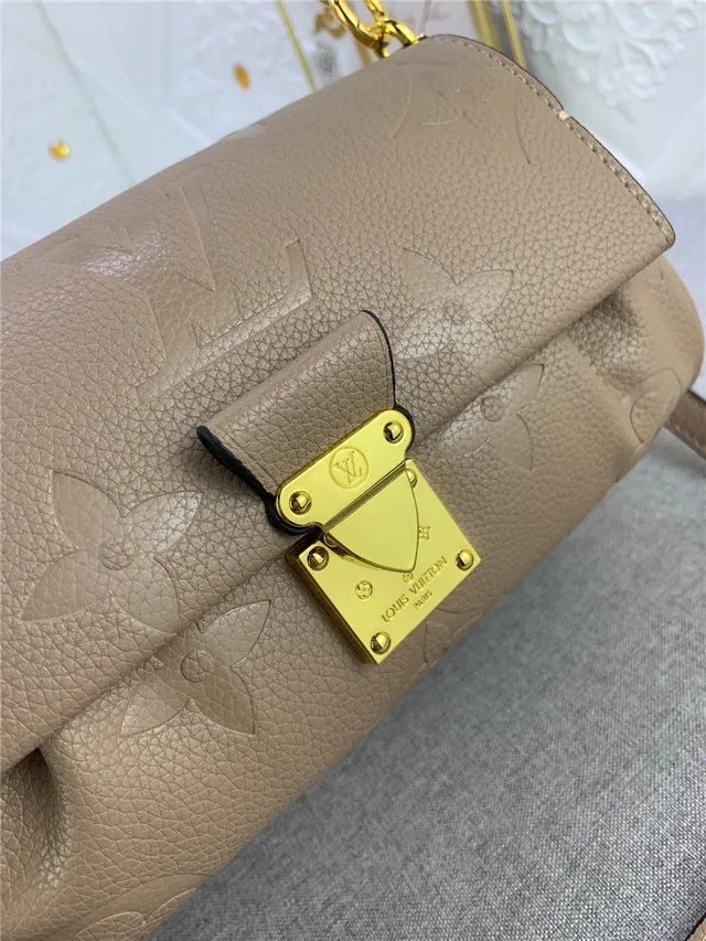 Louis Vuitton Dauphine Noir Monogramme embossé Sac à chaîne 14