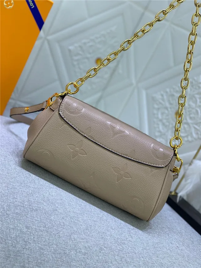 Louis Vuitton Dauphine Noir Monogramme embossé Sac à chaîne 17