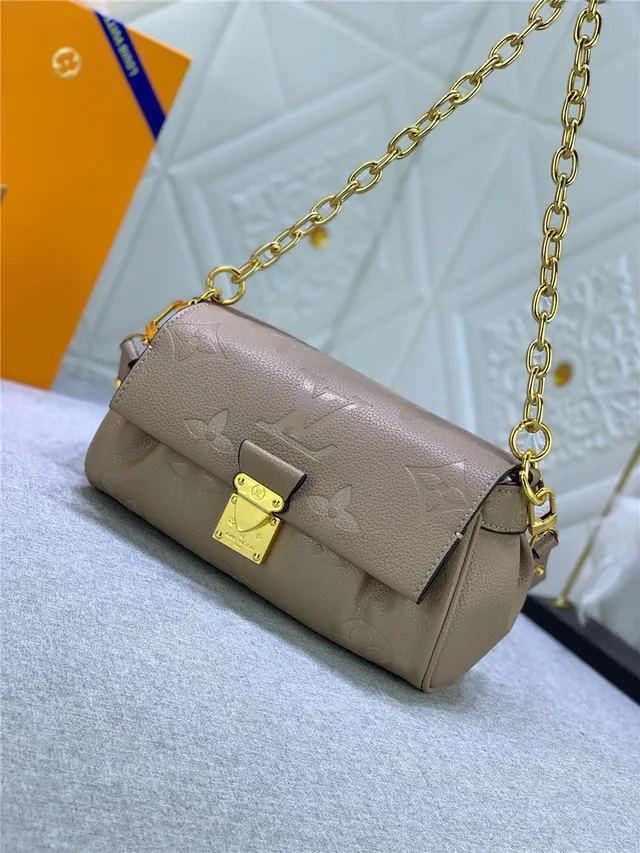 Louis Vuitton Dauphine Noir Monogramme embossé Sac à chaîne 18